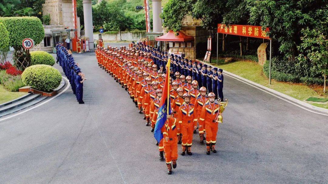 包含羽毛球队重组夺得双冠，教练团队改革赢得掌声的词条